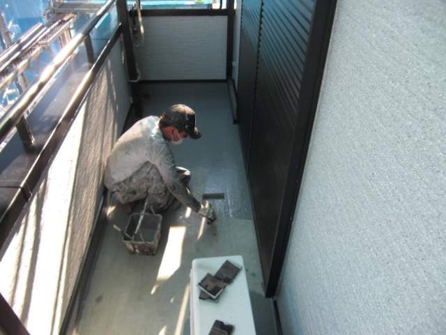 岸和田市三田町のベランダトップコート