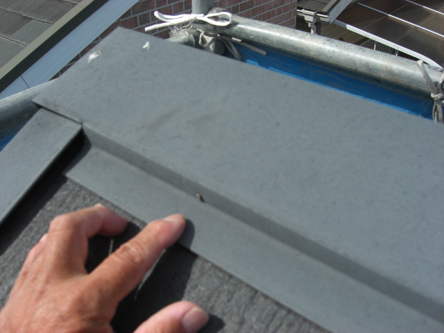 貝塚市半田の屋根の棟の釘打ち直し