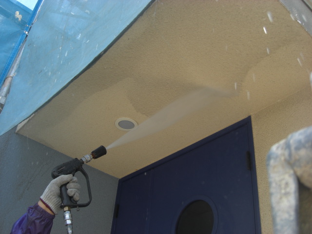 貝塚市半田の軒天などもきれいに洗浄