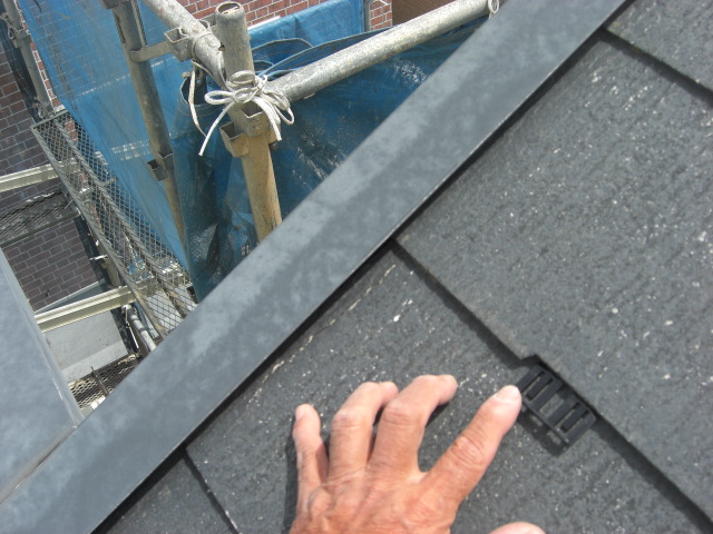 貝塚市半田の屋根にタスペーサー挿入