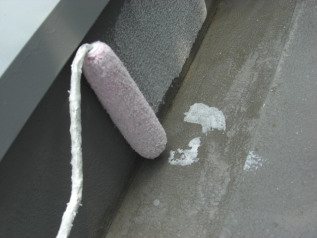 貝塚市半田のベランダ下塗り