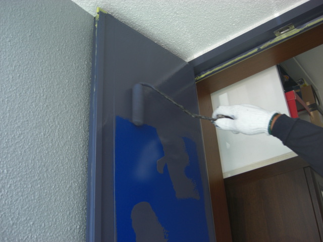 貝塚市半田の玄関塗装