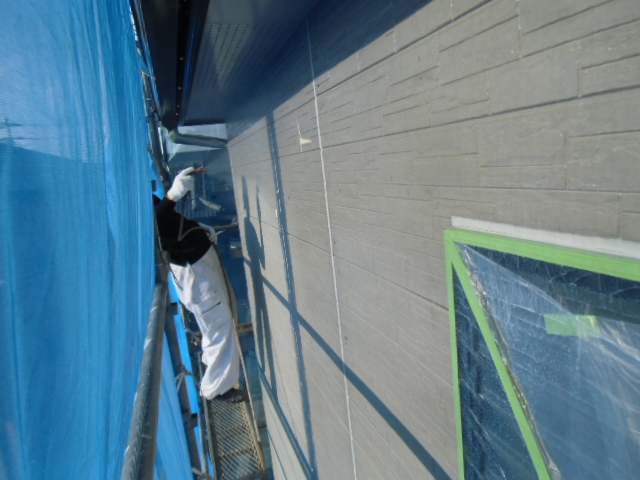 岸和田市西之内町の外壁下塗り