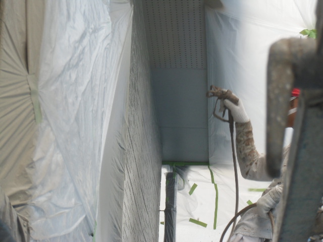 岸和田市西之内町の外壁中塗り