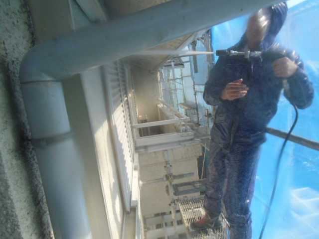 岸和田市岡山町の屋根・外壁高圧洗浄