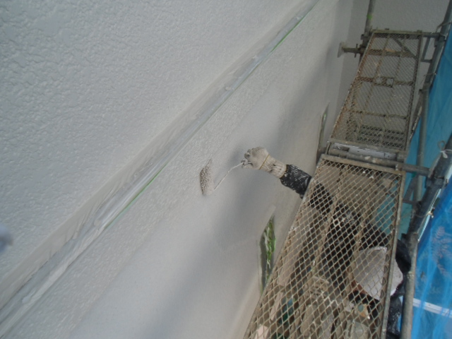 岸和田市岡山町の外壁塗装上塗り