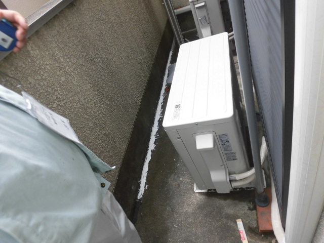 泉佐野市上瓦屋のバルコニーにシーリング施工した様子