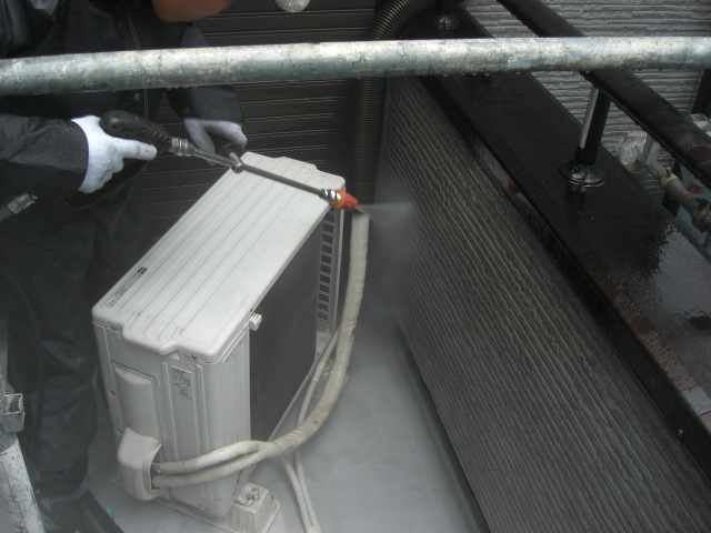 貝塚市のベランダも洗浄