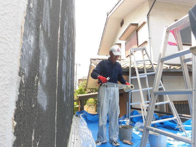 岸和田市上松町の外壁目地をメッシュで補強