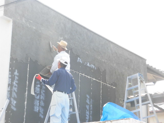 岸和田市上松町の外壁にモルタル施工