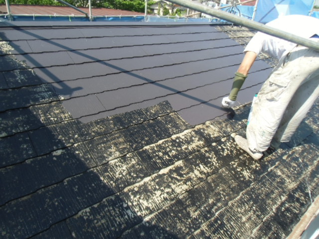 岸和田市摩湯町で屋根の中塗り中