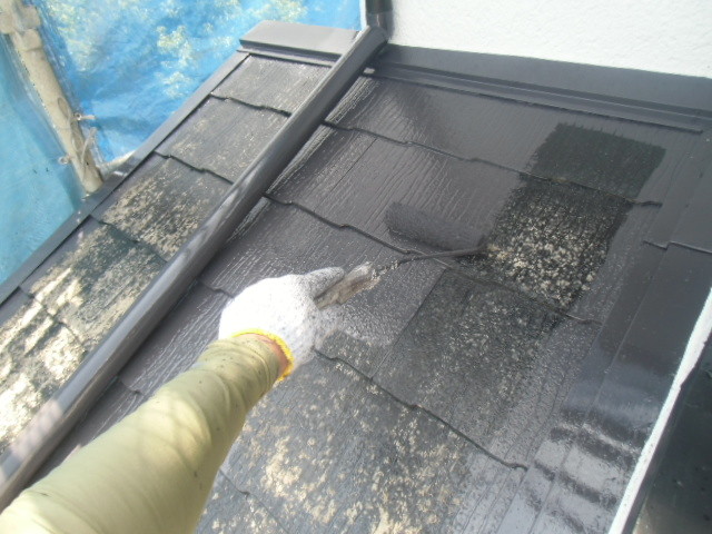 岸和田市摩湯町で下屋の中塗り