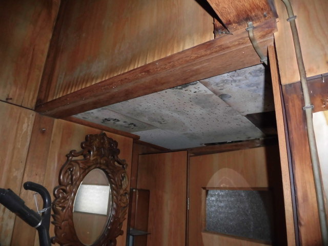 大阪市東住吉区のトイレの前の天井の雨漏り