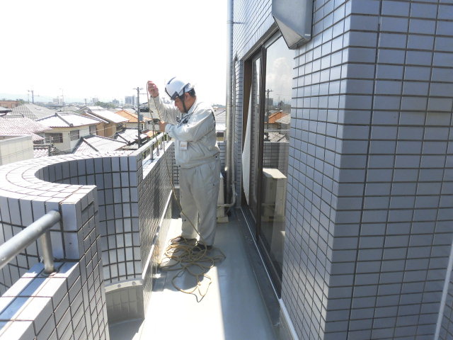 貝塚市石才のバルコニーの散水試験