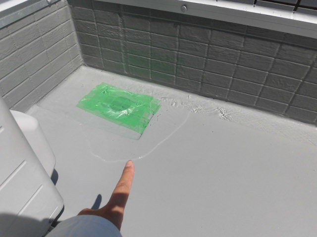 貝塚市石才のバルコニーの散水試験