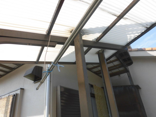 岸和田市西之内町のカーポートの波板