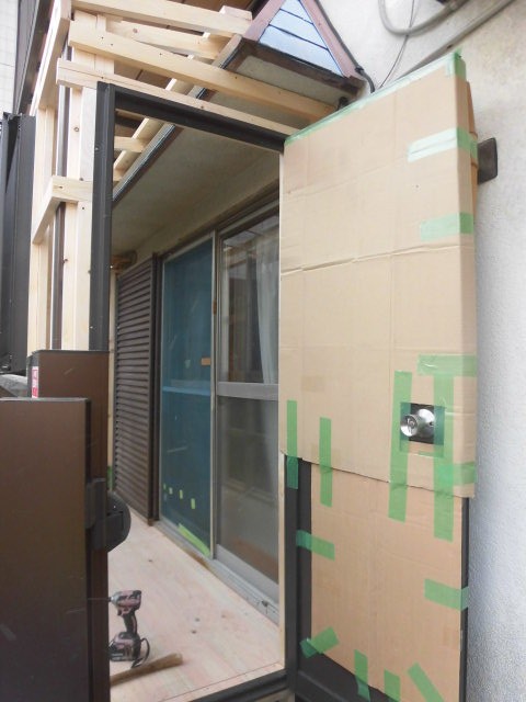 岸和田市土生町の勝手口設置