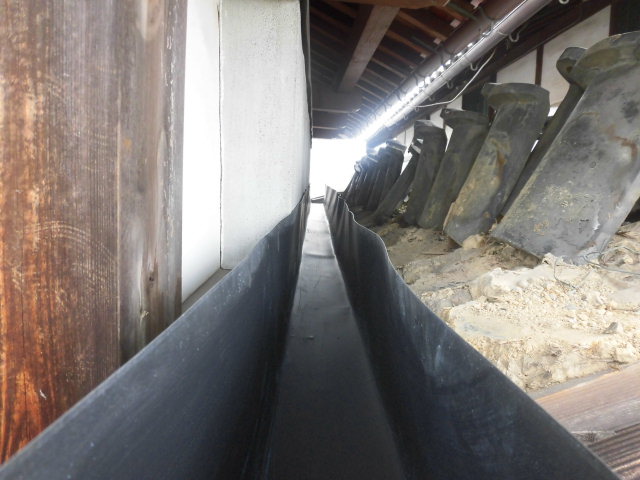 岸和田市のカラーステンレスの雨樋設置