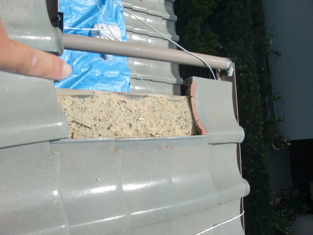 阪南市の屋根現調・袖瓦の飛散