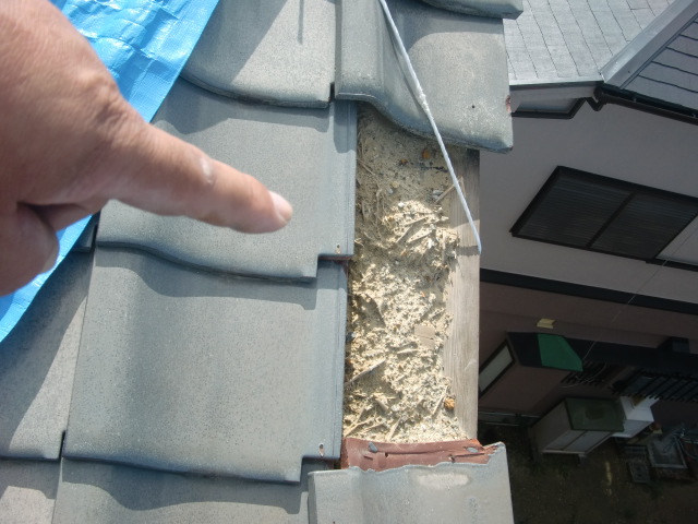 阪南市の屋根現調・袖瓦の飛散