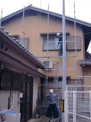 岸和田市春木本町の外壁塗装の足場着工