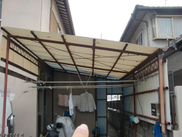 岸和田市のカーポートの波板張り替え前