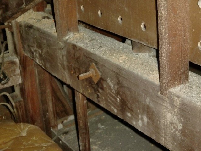 泉北郡忠岡町で屋根裏の筋交いなど調査中