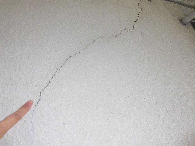 岸和田市藤井町の外壁のクラック