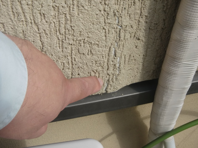 岸和田市西之内町の波打った外壁