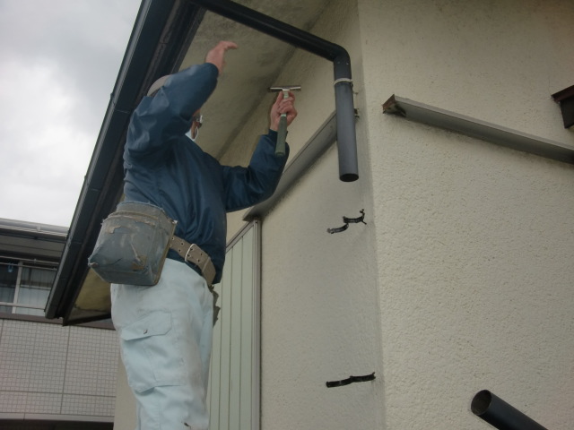 岸和田市の雨樋交換工事