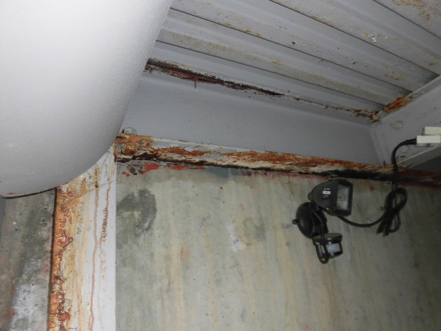 岸和田市のガレージを塗装します