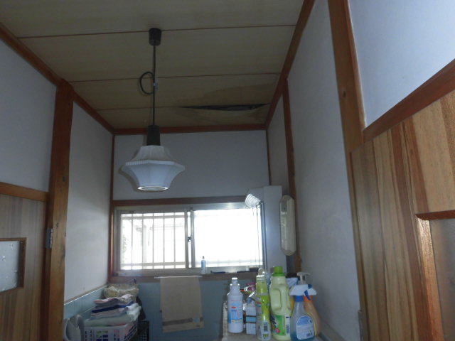 岸和田市土生町の洗面所の雨漏り