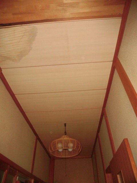 岸和田市土生町の玄関の雨漏り