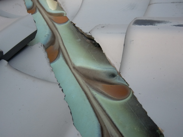 泉南市樽井の谷樋の穴修理前