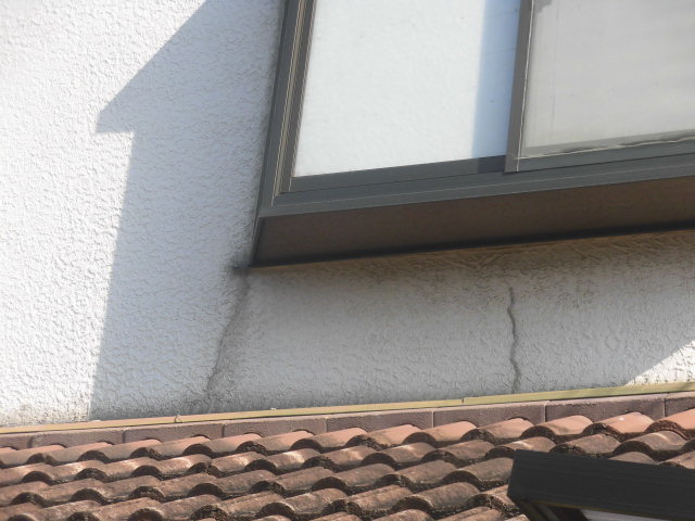 岸和田市の外壁のひび割れ