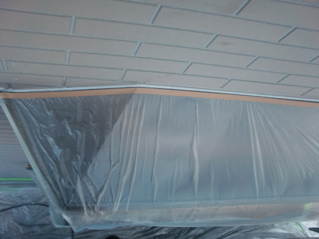 和泉市の庇や窓などを養生