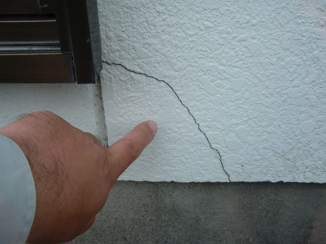 泉南郡岬町のモルタル外壁のクラック
