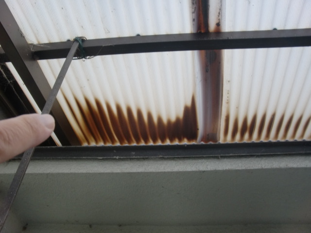 泉南郡岬町の変形・変色した波板