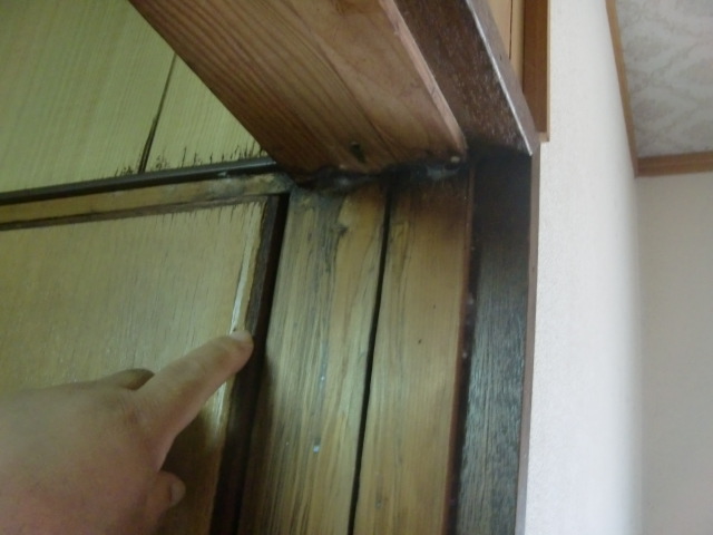 岸和田市の開口枠の雨漏り