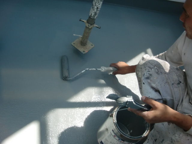 貝塚市半田のベランダトップコート塗布