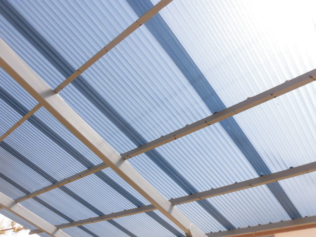 岸和田市尾生町の熱線カットの波板に張替え