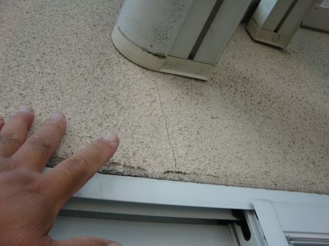 貝塚市半田のパワーボード外壁のクラック