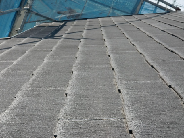 貝塚市半田の色褪せたスレート瓦現況