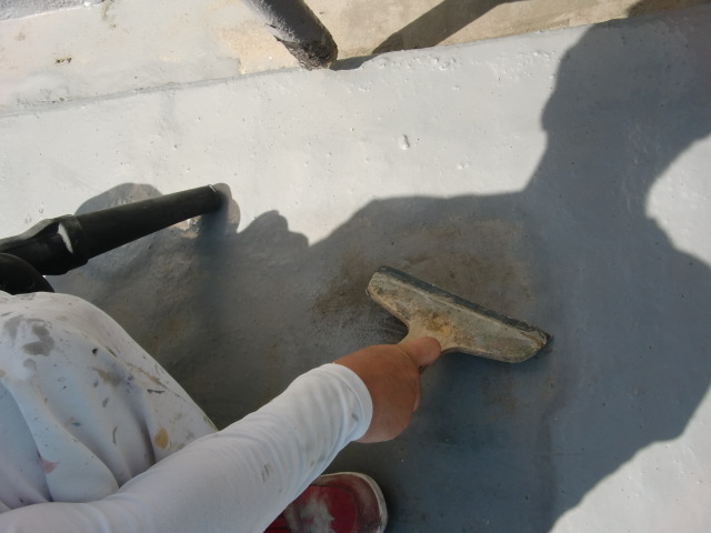 岸和田市の陸屋根の劣化部分ケレン