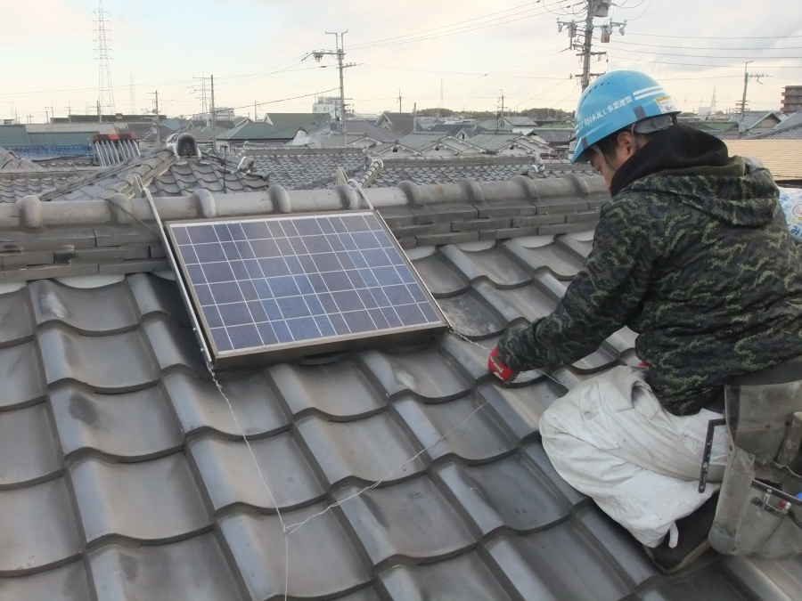 泉佐野市葵町の太陽光パネルの仮撤去