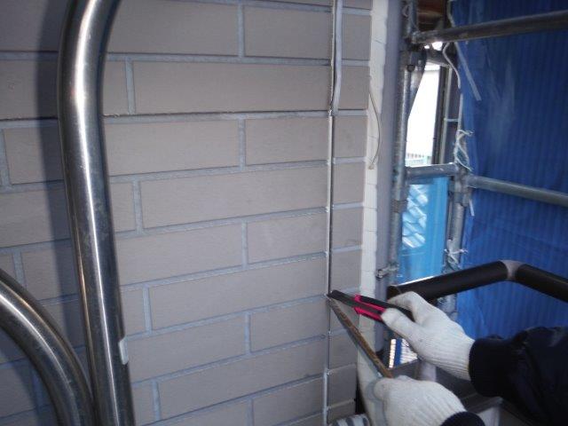 和泉市の目地の既存コーキング撤去