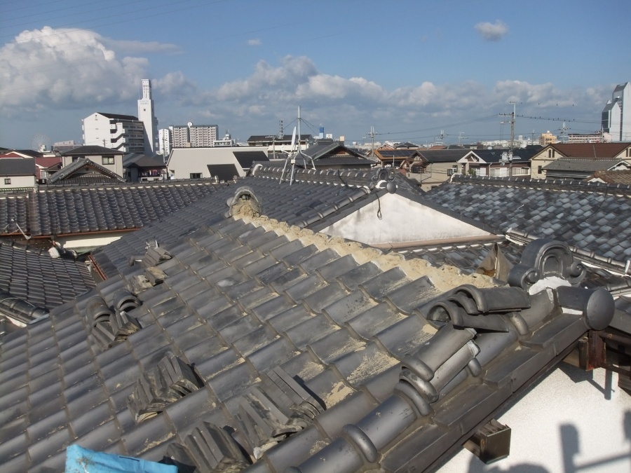 泉佐野市葵町の棟瓦をめくりました！