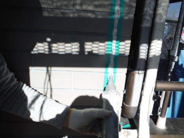 和泉市の外壁目地にコーキング充填