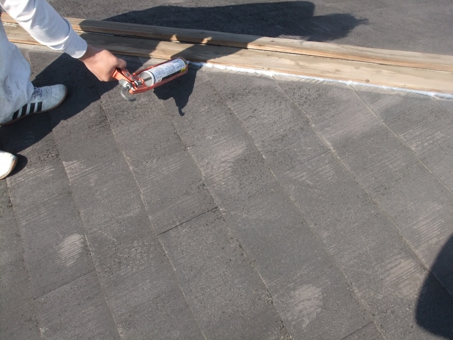 泉佐野市鶴原ののぼり棟にコーキング充填