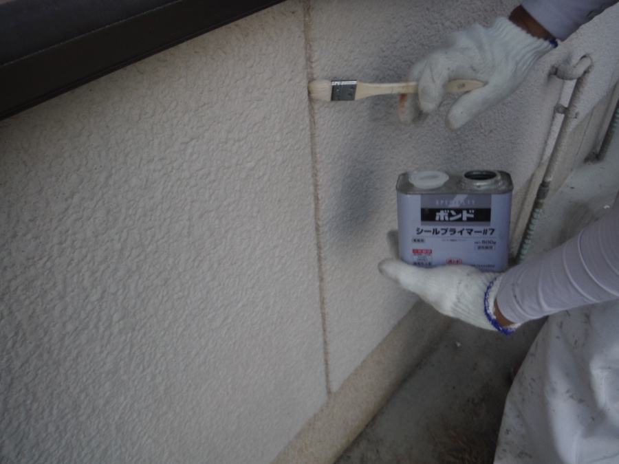 泉北郡忠岡町の目地にプライマー塗布